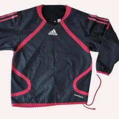 ①adidas ピステ 黒/赤、②PUMA長袖Tシャツ 緑