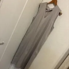 ライトベージュ　Vネック ロングワンピース　ジャンバースカート　M