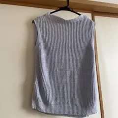 ライトグレー ニットベスト サイドスリット付き