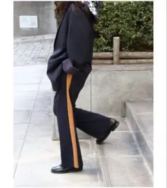 PHEENY Side-Stripe Flare Pants トラックパンツのサムネイル