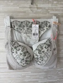 G65&M」トリンプ チャーミングラマー スリム ジオメトリック ブラ&ショーツ