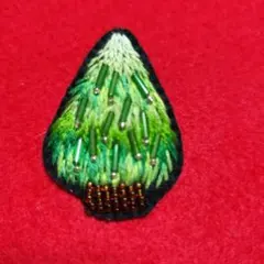 ハンドメイド クリスマスツリー ブローチ