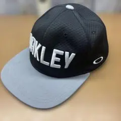 OAKLEY キャップ ブラック グレー 刺繍ロゴのサムネイル