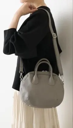 BEARDSLEY 《本革》ラウンドミニボストンバック(トープ)未使用タグ付きのサムネイル
