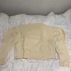 クリーム色 パフスリーブニット セーター