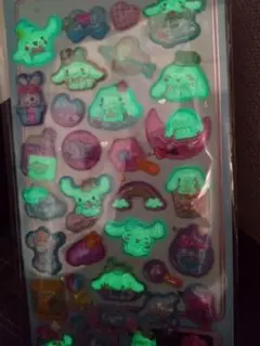 シナモン、マイメロ、クロミ、光る3Dシール3枚セット