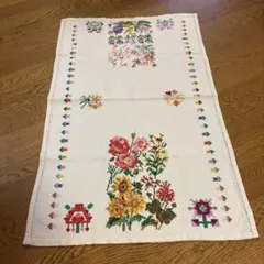 花柄刺繍 テーブルセンター クロス　ハンドメイドのサムネイル