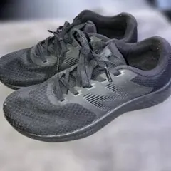 キッズ ニューバランスシューズ ブラック メッシュ　22.5センチ