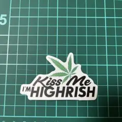 【E058】防水ステッカー　weed カンナビス　kiss me  マリファナ