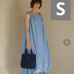【美品】emmi atelier　エアーボリュームワンピース　(S)　人気完売品のサムネイル