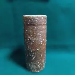 茶色い陶器製円筒形花器　信楽焼