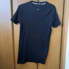 BURBERRY ブラック Vネック Tシャツ