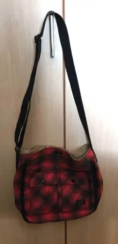 PORTER赤と黒のチェック柄ショルダーバッグ
