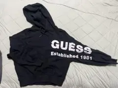GUESS フード付きパーカー 黒のサムネイル