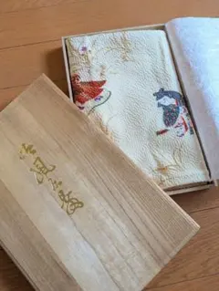 ピンク　縮緬　絹100%　人物柄　風呂敷 木箱入り