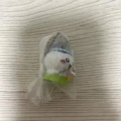 ちいかわ 人魚の島のひみつ たべものいっぱいマスコット　ハチワレ