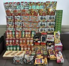 インスタントラーメンとお菓子のセット販売です。