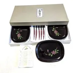 漆器　銘々皿黒地鉄仙柄皿5枚とナイフ5個