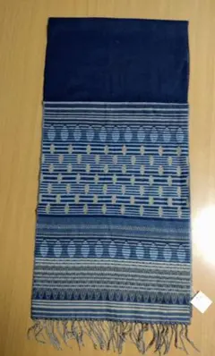 a.v.v 幾何学模様 ネイビー　 ストール【美品】