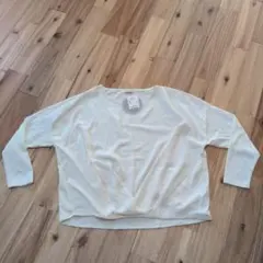 【新品】アース　カットソー　ブラウス　ブラウソー　通勤　綺麗　フリー　ゆったり