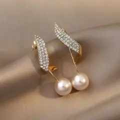 【No.12】揺れパール ゴールド ジルコニア ピアス