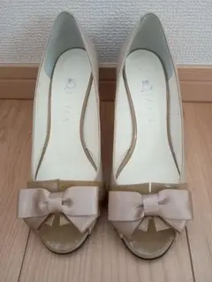 【美品】DIANA ベージュ リボン付きハイヒール　23cm