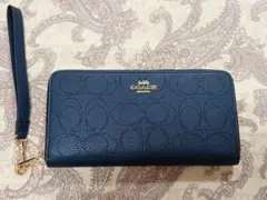 COACHパンチングシグネチャー長財布 アコーディオンジップウォレット ネイビー