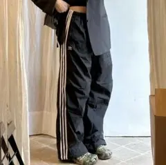 adidasナイロントラックパンツ