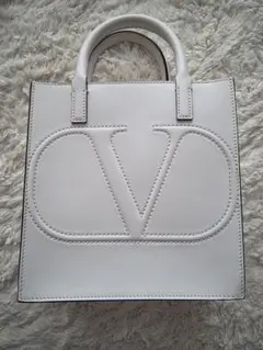 VALENTINO ホワイトレザートートバッグのサムネイル