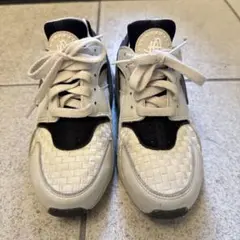 ホワイト/ブラック スニーカー　NIKE ハラチ