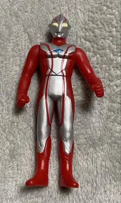 ウルトラマン メビウス　フィギュア 赤