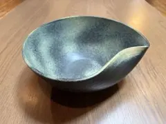 波型デザイン 陶器製花器のサムネイル