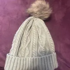 グレー アクリル ニット帽 ポンポン付き