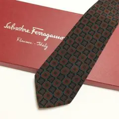 未使用級 サルヴァトーレフェラガモ ネクタイ シルク 総柄 スクエア ペイズリー