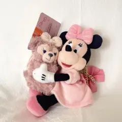 写真子発送❣️香港ディズニー　ミニーとシェリーメイぬいぐるみキーチェーン