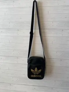 『美品』adidas ショルダーバッグ メンズ レディース