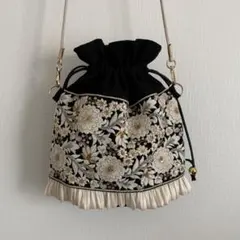 ハンドメイド　インド刺繍リボンフリル付き巾着袋バック　ブラック系①