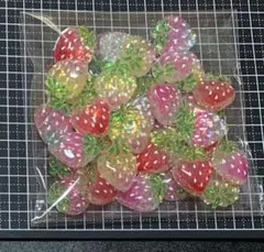 ぷ*ん様 いちご型デコレーションパーツ 34個入り