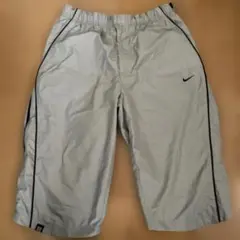 Nike ライトグレー ハーフパンツ