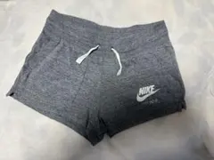 Nike グレー ショートパンツ