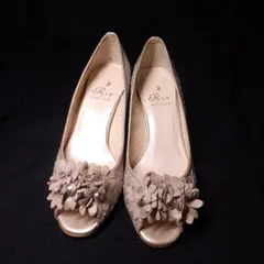 Riz raffinee ベージュ オープントゥパンプスのサムネイル