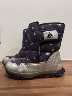 21.5〜22 スノーブーツ　雪の結晶模様 紫色ブーツ