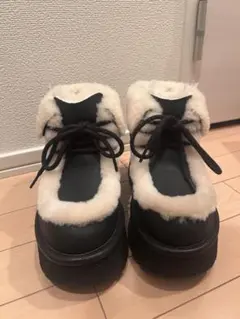 UGG(R) / ESMEE LEATHER LACE UP