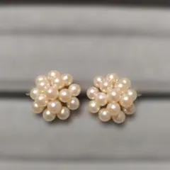 パールがいっぱい集まった可愛らしいイヤリング　ヴィンテージ　昭和レトロ