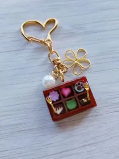 レジン　チャーム　シャカシャカキーホルダー　チョコレートボックス　ハンドメイド
