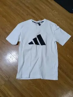 アディダスTシャツ
