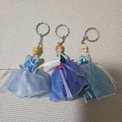 ディズニーリゾート　アナ、エルサ、シンデレラ　キーホルダー