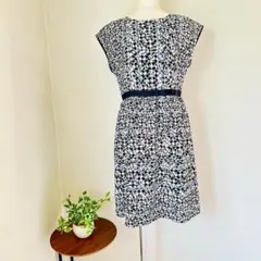 ☆美品☆23区ノースリーブひざ丈ワンピース 黒白パターン上品　３８