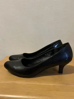 UNIQLO 黒のエナメルパンプス