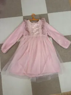 ピンク フリル付き 長袖ワンピース